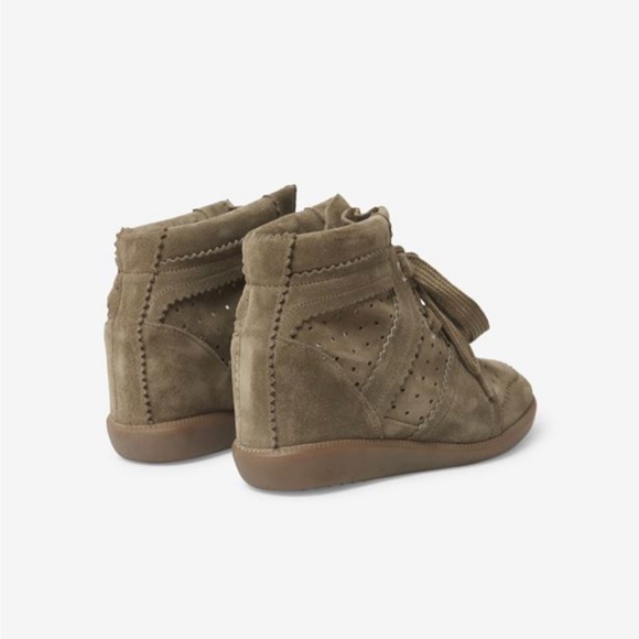 Isabel Marant ‘Bobby’ Sneaker in Taupe - Picture 2 of 4